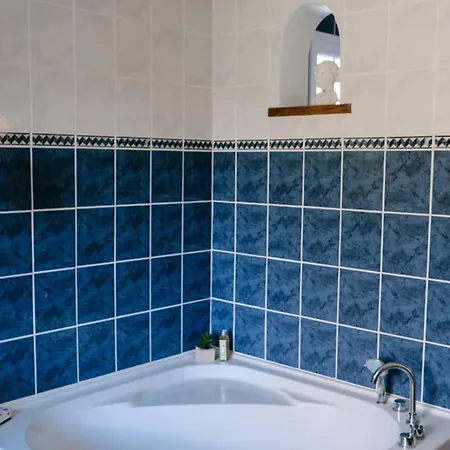 The Bamboos - Private Heated Swimming Pool Holiday home *